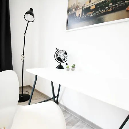 Apartment Sh Team 4 Fuer Max 19 Personen L Monteure L Messe L Business Duisburg