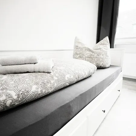 Sh Team 4 Fuer Max 19 Personen L Monteure L Messe L Business Apartment Duisburg