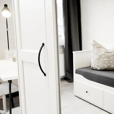 Apartment Sh Team 4 Fuer Max 19 Personen L Monteure L Messe L Business Duisburg