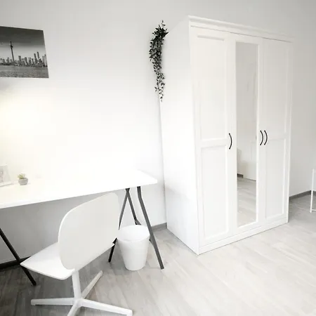 Sh Team 4 Für Max 19 Personen L Monteure L Messe L Business *