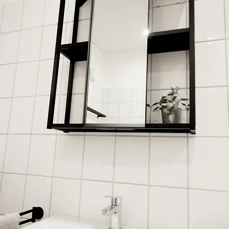 Sh Team 4 Fuer Max 19 Personen L Monteure L Messe L Business Apartment