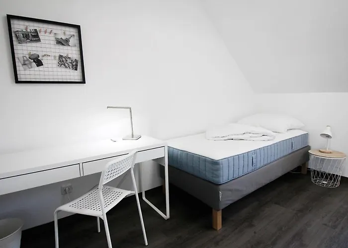 Sh Team 4 Fuer Max 19 Personen L Monteure L Messe L Business Apartment Duisburg