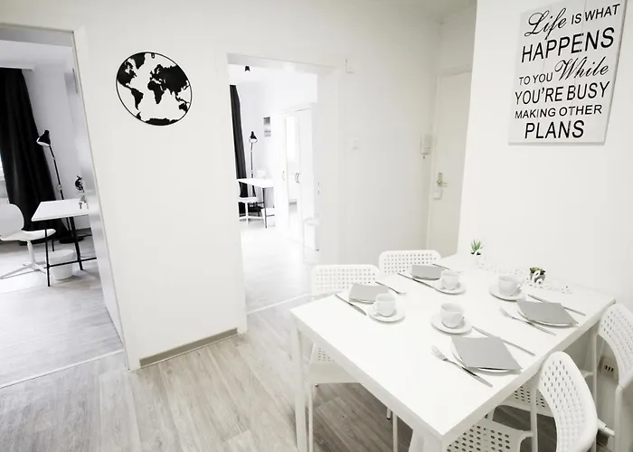 Sh Team 4 Fuer Max 19 Personen L Monteure L Messe L Business Apartment Duisburg